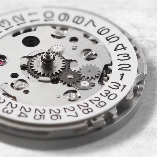 Seiko NH34 : le mouvement GMT automatique accessible - CG Custom Watches